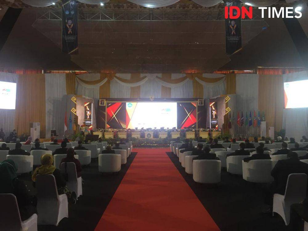 Sekretaris Mahkamah Agung MA, Prof. Dr. Hasbi Hasan, S.H., M.H. dikukuhkan sebagai Guru Besar  Fakultas Hukum Universitas Lampung (Unila). (IDN Times/Tama Yudha Wiguna)