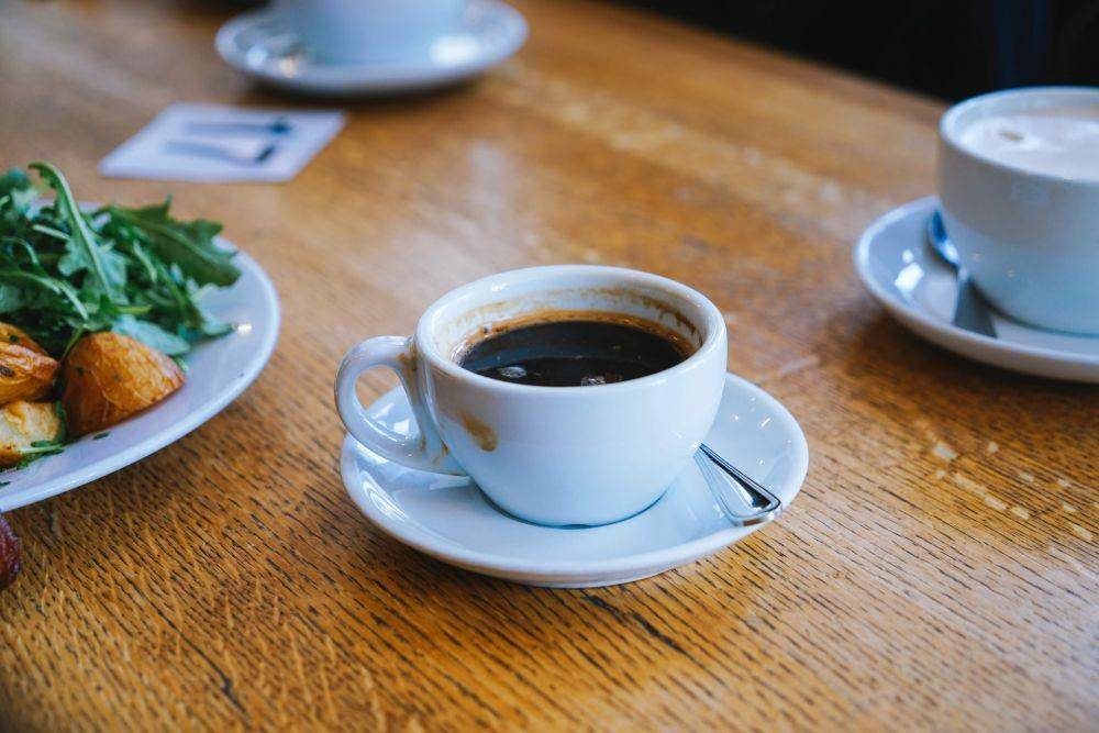 ilustrasi kopi hitam tanpa gula (unsplash.com/Rosalind Chang)