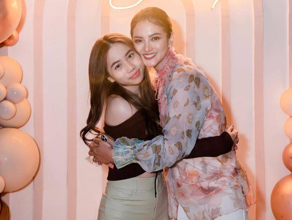 potret Ririn Ekawati bersama putrinya (instagram.com/ririnekawati)