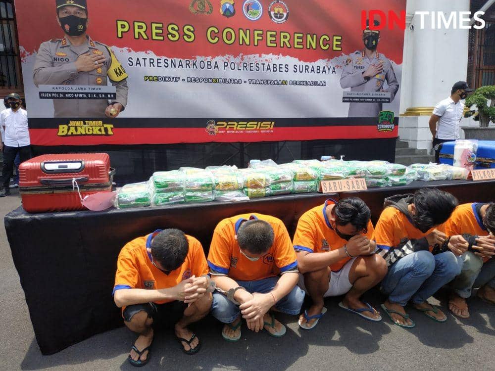 Polrestabes Surabaya saat ungkap kasus narkoba jaringan Timur Tengah, Rabu (2/3/2022). (IDN Times/Khusnul Hasana)
