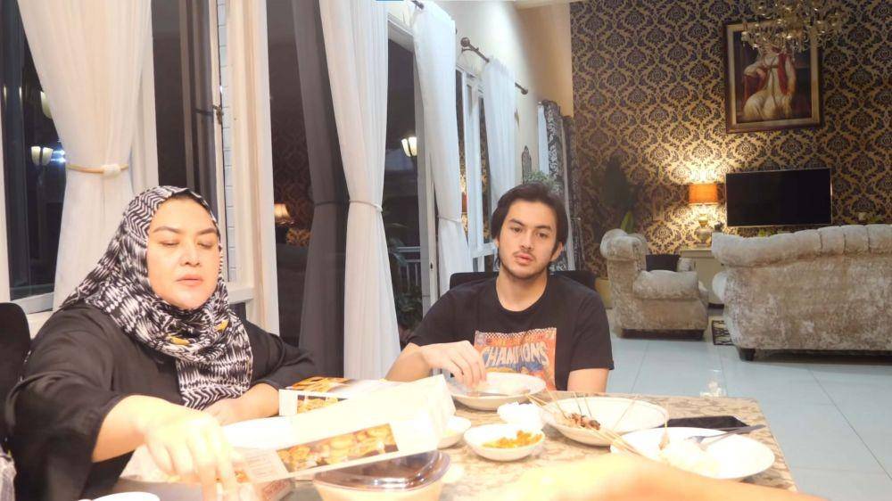 Rizky Nazar dan keluarga (YouTube.com/Rizkina Nazar/)