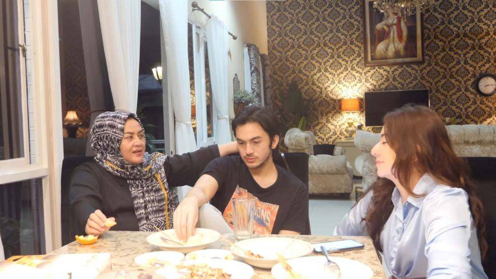 Rizky Nazar dan keluarga (YouTube.com/Rizkina Nazar/)
