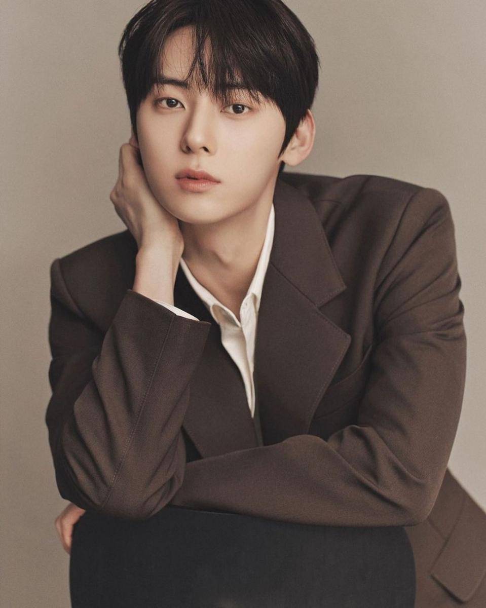 Minhyun NU'EST (instagram.com/optimushwang)