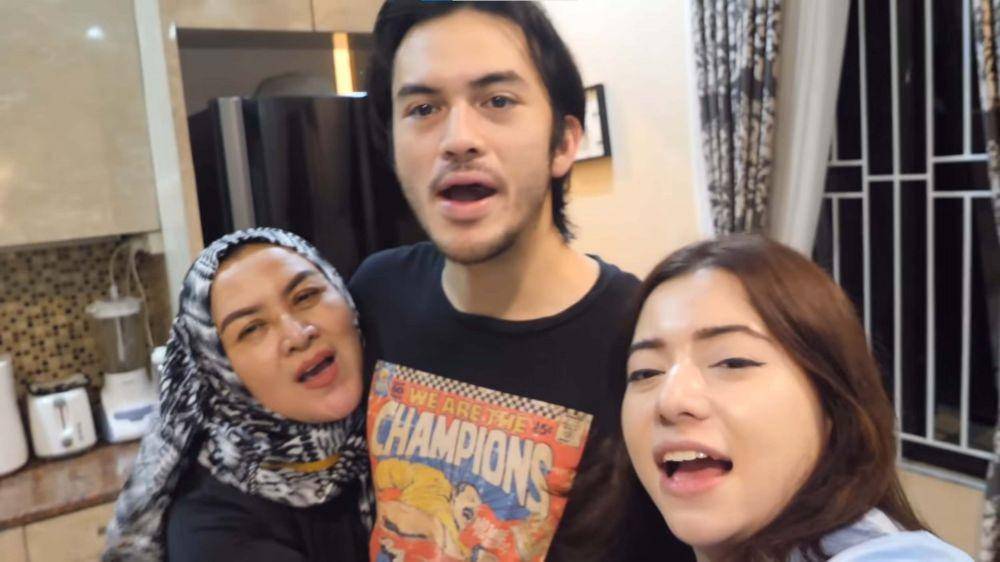 Rizky Nazar dan keluarga (YouTube.com/Rizkina Nazar/)