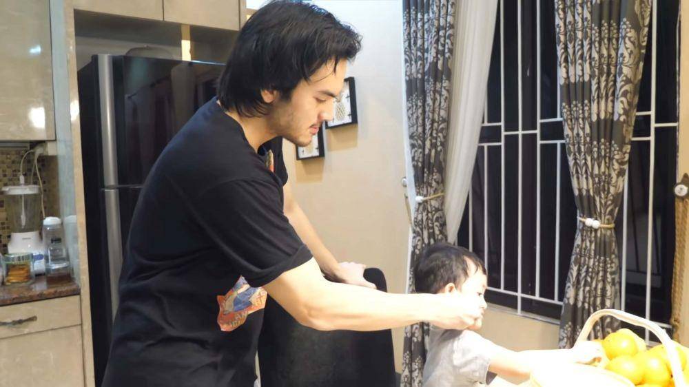 Rizky Nazar dan keluarga (YouTube.com/Rizkina Nazar/)