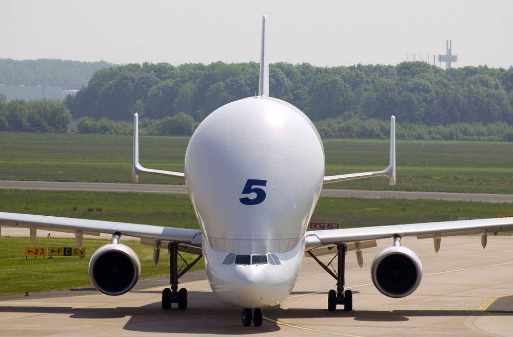 potret tampak depan Airbus Beluga (commons.wikimedia.org/Russavia)