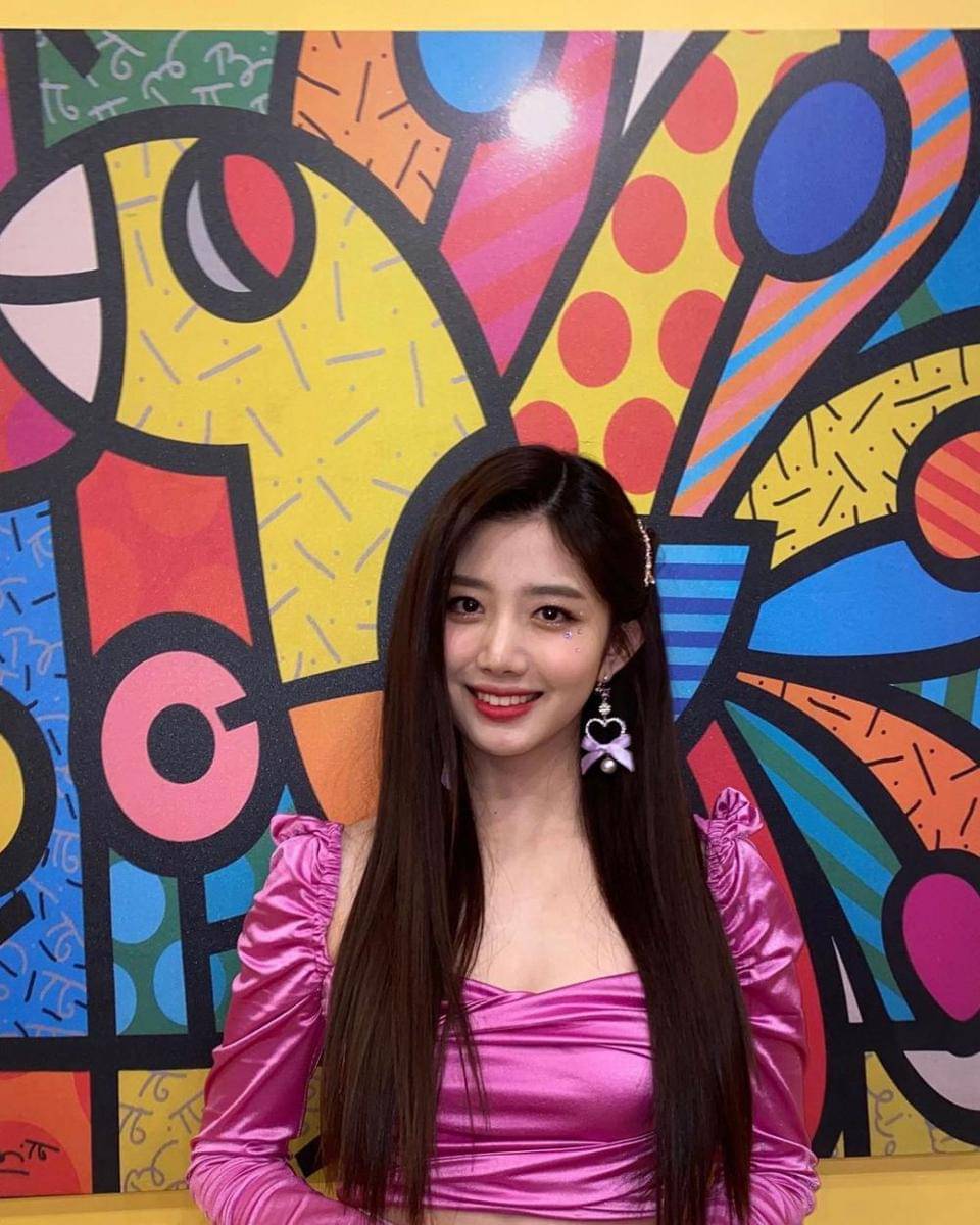 Yuju Cherry Bullet (instagram.com/cherrybullet)