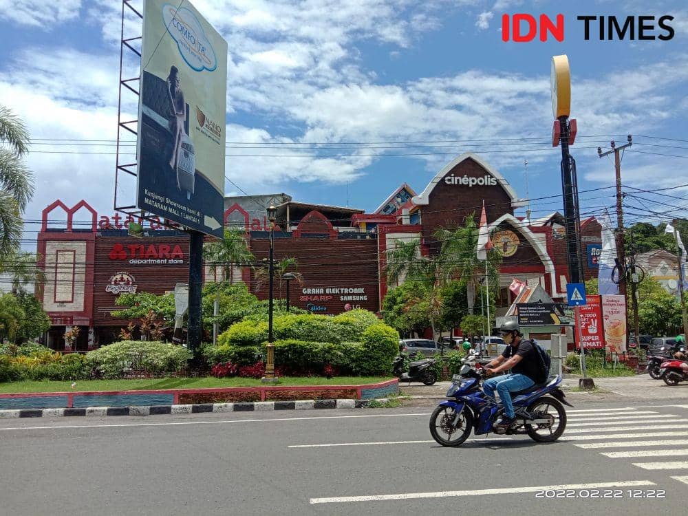 Salah satu pusat perbelanjaan di Kota Mataram (IDN Times/Muhammad Nasir)