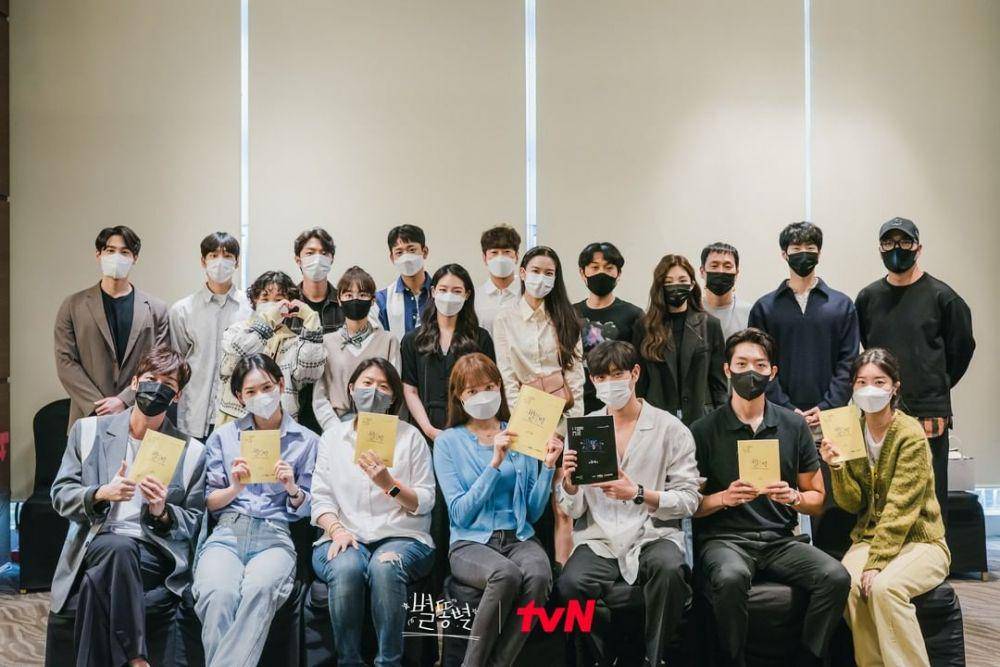 potret pembacaan naskah Shooting Stars (instagram.com/tvn_drama)