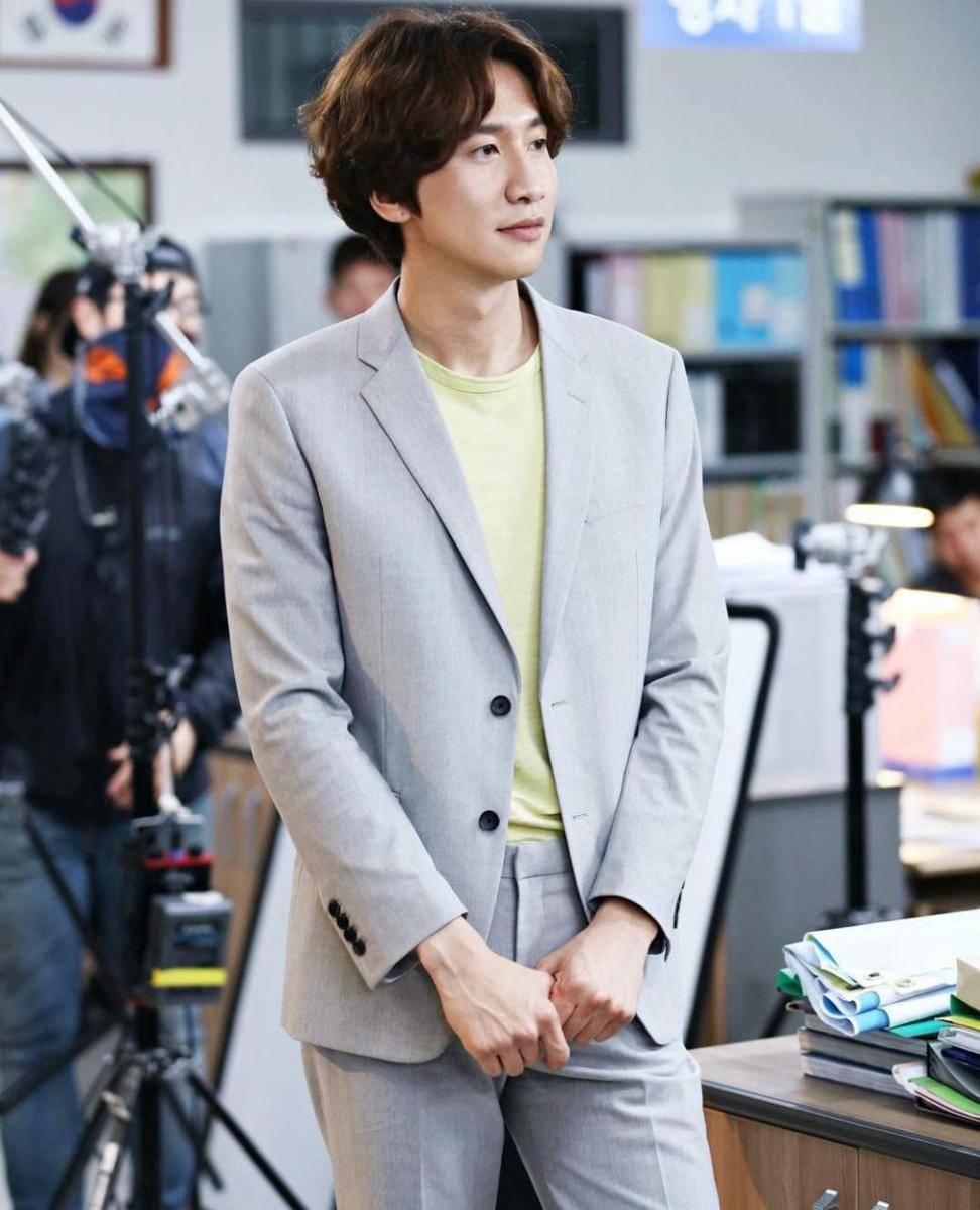 Lee Kwang Soo di drama The Best Hit (instagram.com/kkbyss)