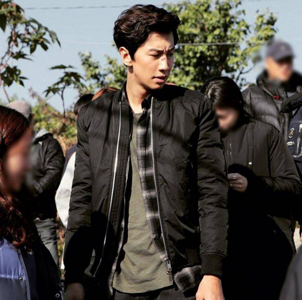 Lee Kwang Soo di drama Puck! (instagram.com/kkbyss)