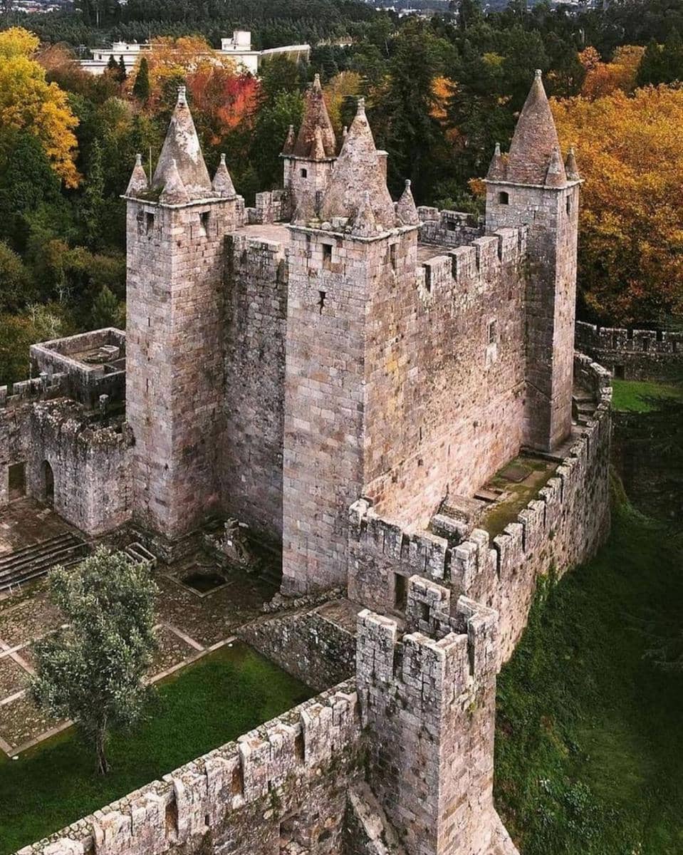 potret Castle of Santa Maria da Feira (instagram.com/mobicastle)