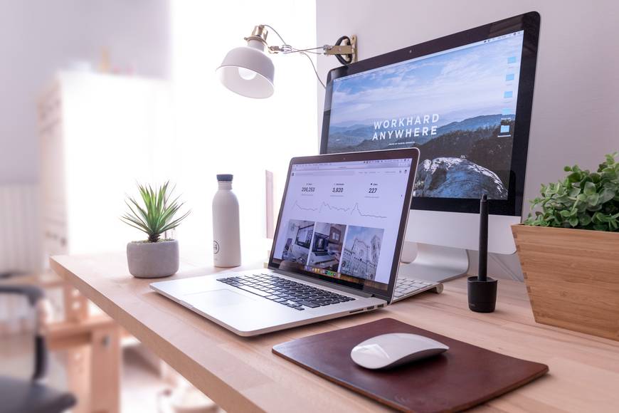 ilustrasi working place (unsplash.com/domenicoloia)