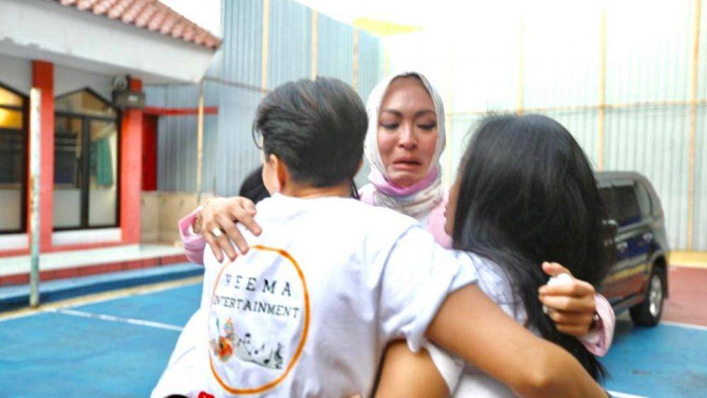 Mantan anggota DPR RI sekaligus Putri Indonesia 2001 Angelina Patricia Pinkan Sondakh bebas penjara. (dok. Humas Ditjen Pas)