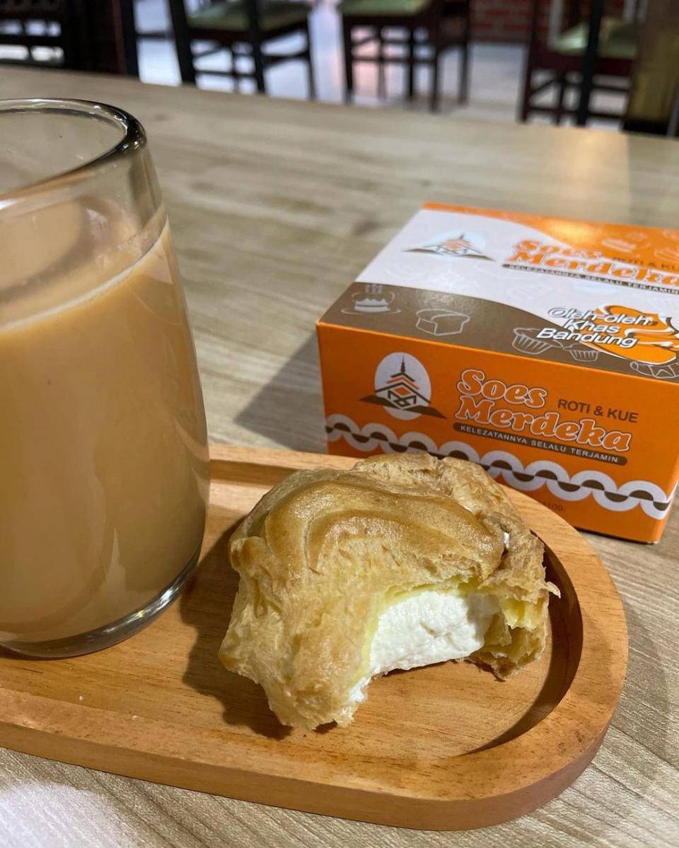 kopi dan kue sus merdeka (instagram.com/ utiefernady)