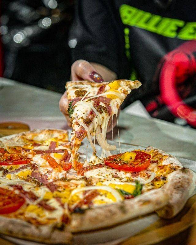 Tempat Makan Pizza Enak di Yogyakarta (instagram.com/omndutsukamakan)
