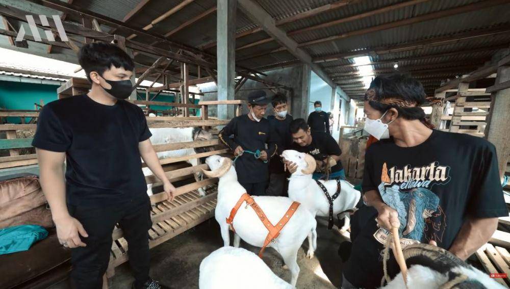 Atta Halilintar potong kambing 222kg (YouTube.com/AH)