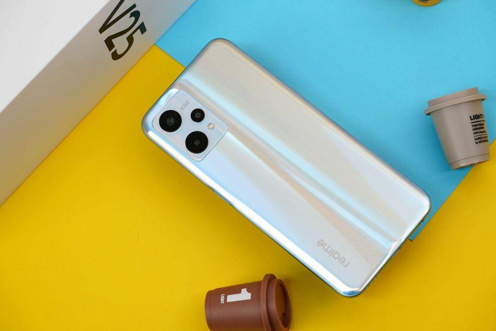 potret Realme V25 (news.mydrivers.com)