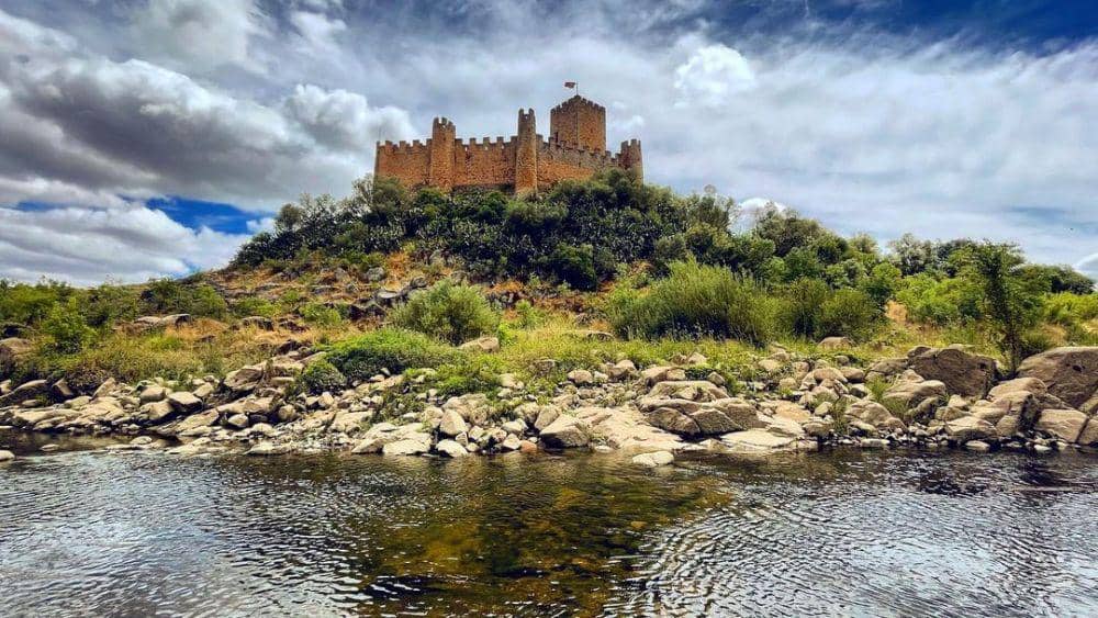 10 Kastil Paling Bersejarah di Portugal, Bangunannya Megah dan Klasik!