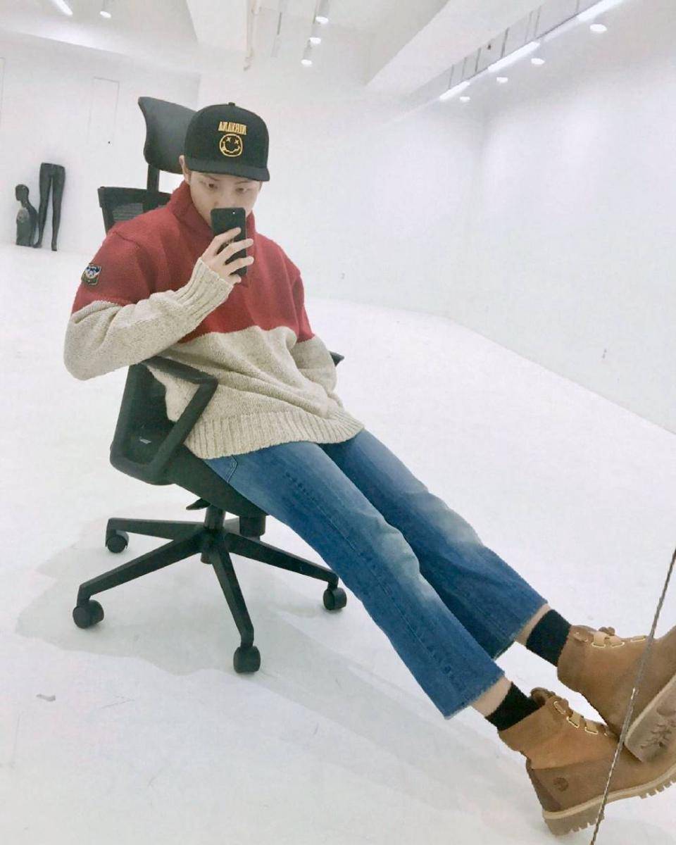 referensi outift street style ala RM BTS (Instagram.com/bighit_ent)