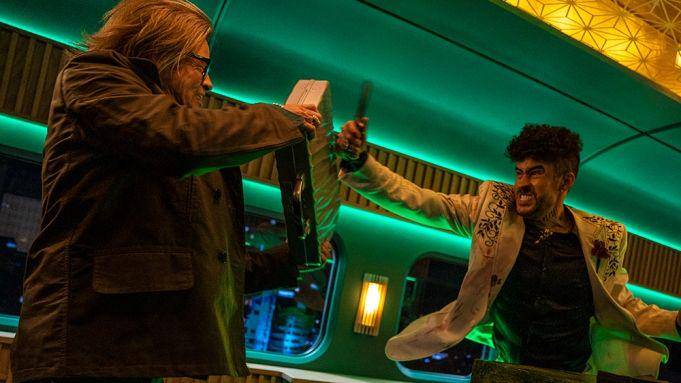 Brad Pitt dan Bad Bunny dalam trailer Bullet Train (variety.com)