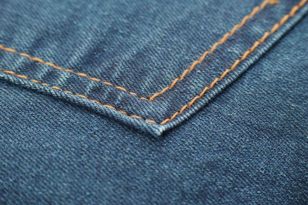 Ilustrasi jahitan celana jeans (unsplash.com/engin akyurt)