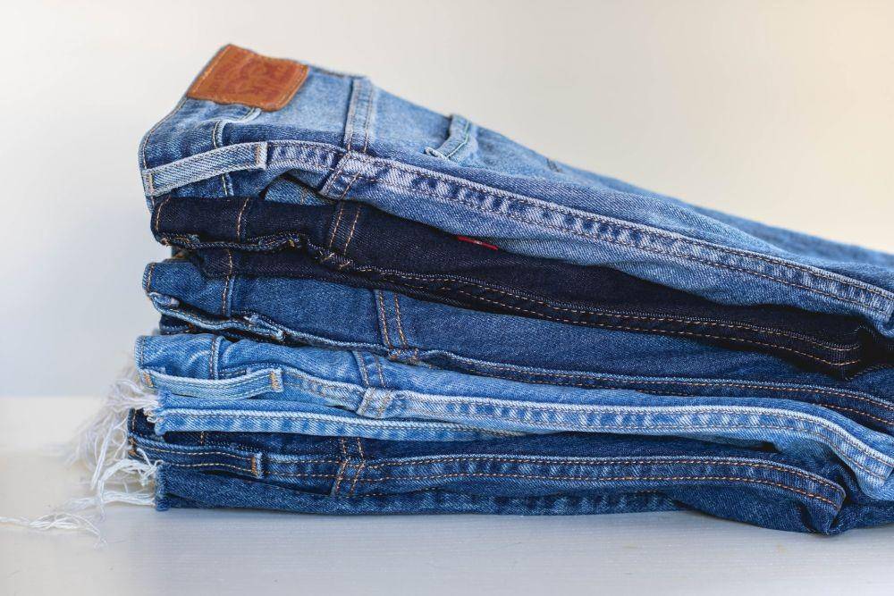 Ilustrasi potongan celana jeans (unsplash.com/Ergita Sela)