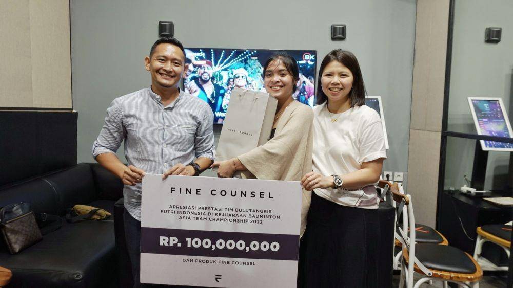 Greysia Polii bagi-bagi bonus untuk juniornya yang menjuarai Kejuaraan Beregu Asia (BATC) 2022 (Dok.Istimewea)