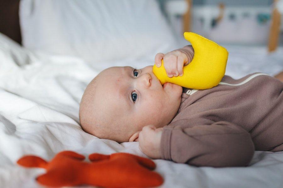 50 Nama Bayi Perempuan yang Artinya Pembawa Rezeki dan Kebahagiaan