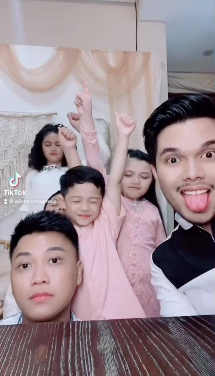 Potret keluarga Aurel dan Atta di Akikah Ameena (instagram.com/erichalamin)