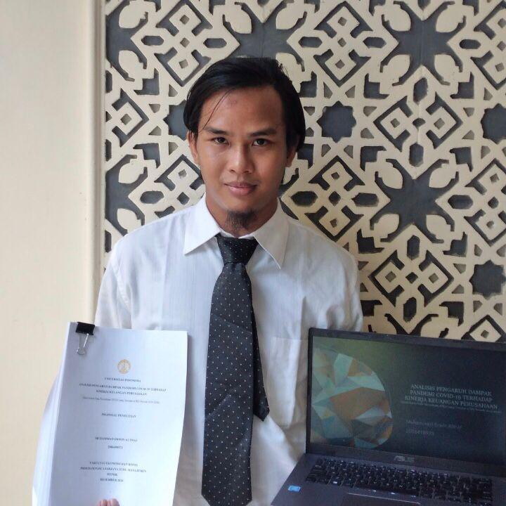 Keren! Mahasiswa Tuna Rungu Raih Gelar Master di UI