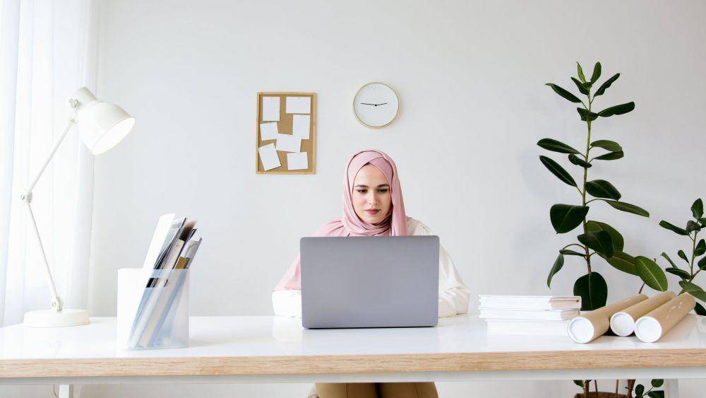 ilustrasi orang muslim (pexels.com/@artempodrez)