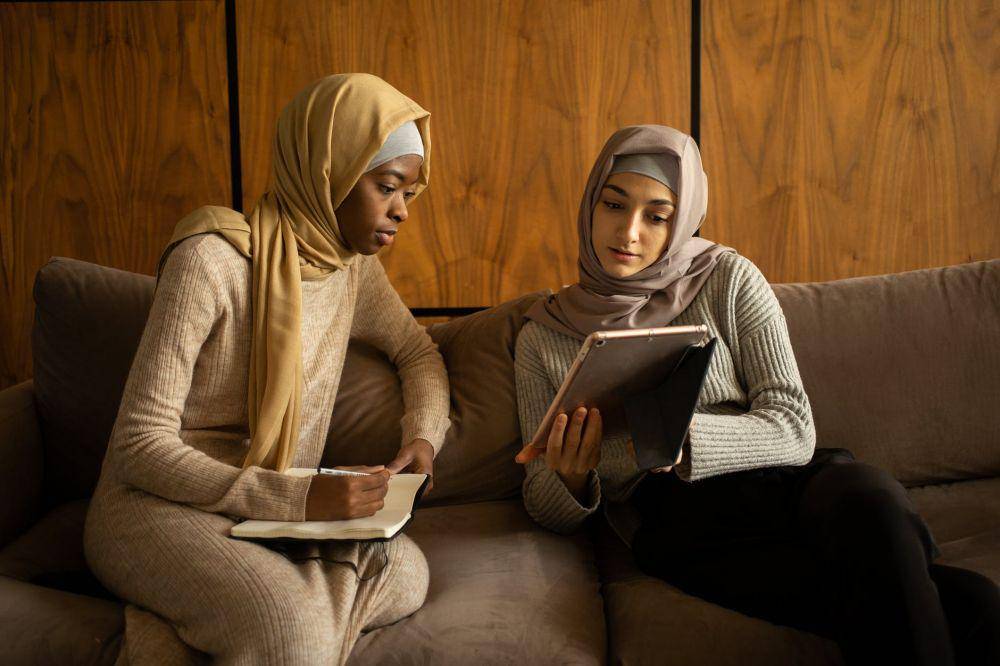 ilustrasi wanita muslim (pexels.com/@gabby-k)