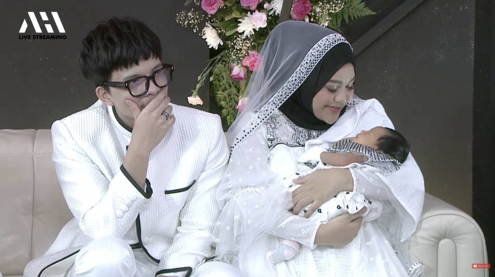 Potret keluarga Aurel dan Atta di Akikah Ameena (YouTube.com/AH)