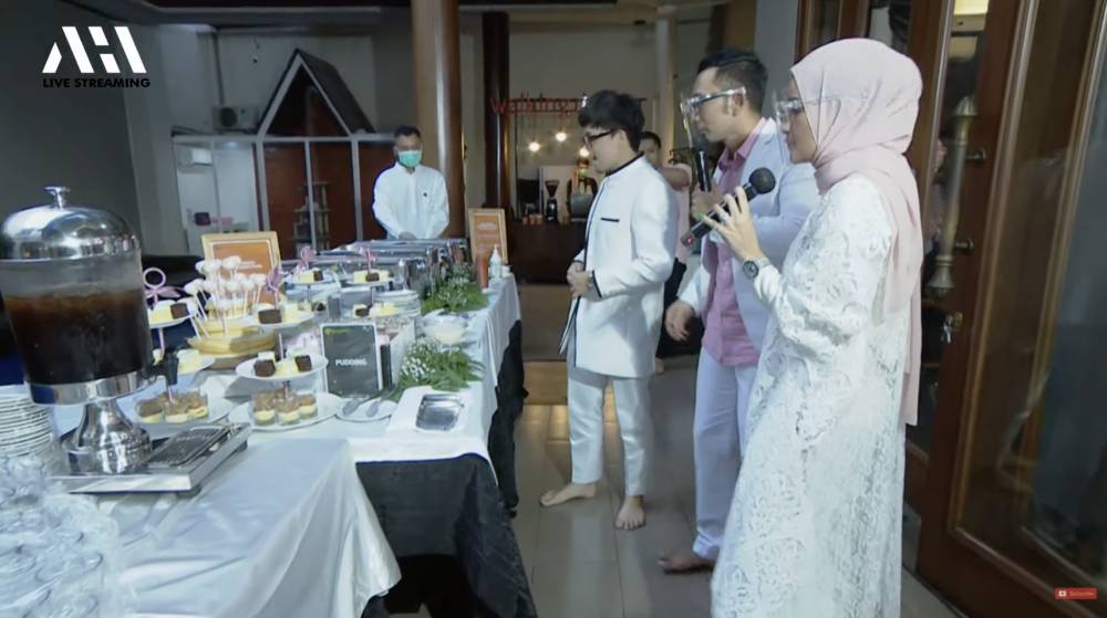 momen akikah Ameena, putri Aurel dan Atta (YouTube.com/AH)