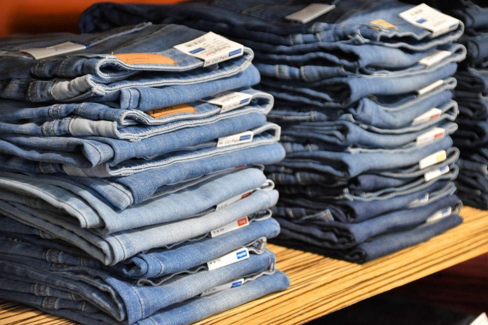 7 Tips Memilih Celana Jeans Pria yang Tepat dan Mudah, Cek Bro!