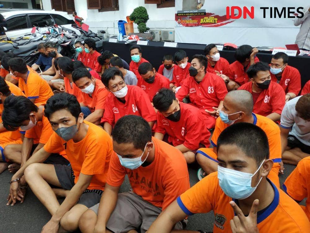 Para tersangka curanmor dan begal saat di Mapolrestabes Surabaya. IDN Times/Khusnul Hasana.