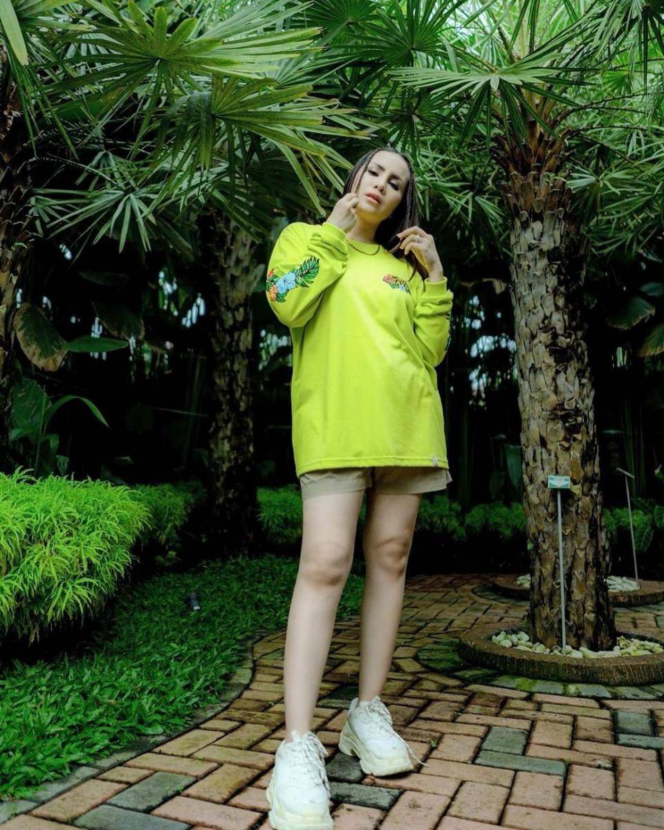 OOTD short pants ala Momo Geisha (instagram.com/therealmomogeisha)