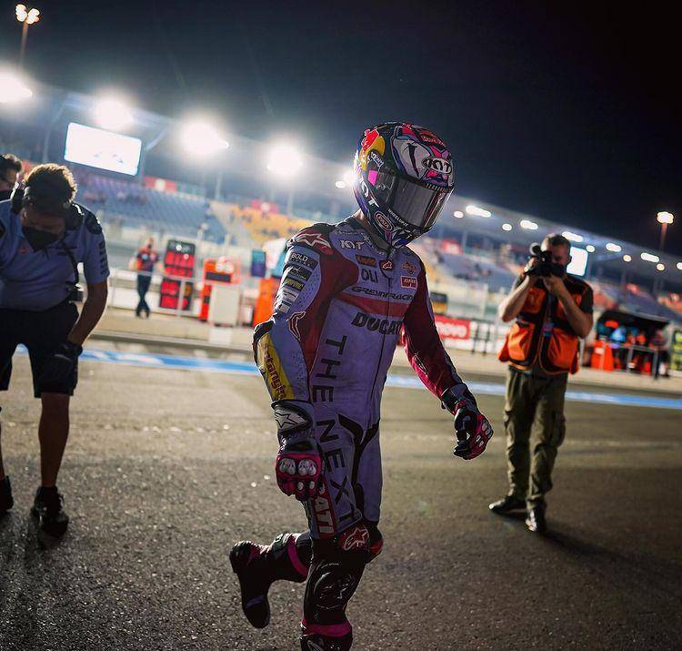 Enea Bastianini berjalan menuju garasi. (instagram.com/bestia23)