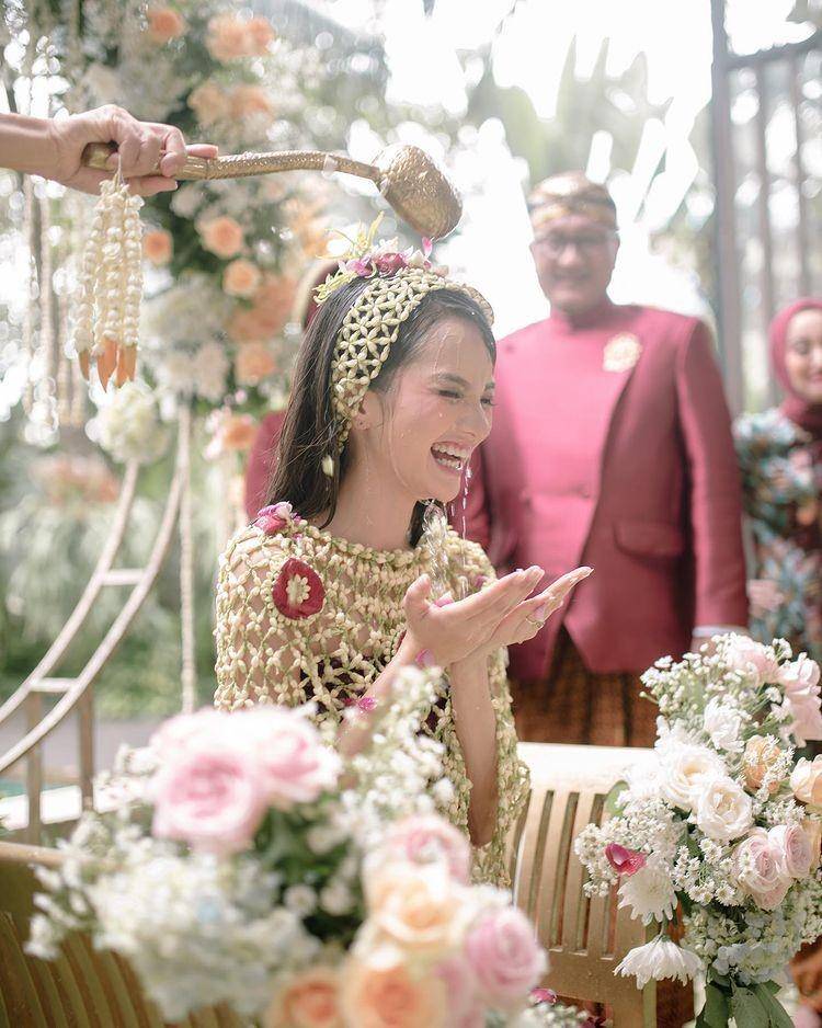 Pengajian dan siraman Sabrina Anggraini. (DSRD Brides via Instagram.com/sabrinaanggraini)