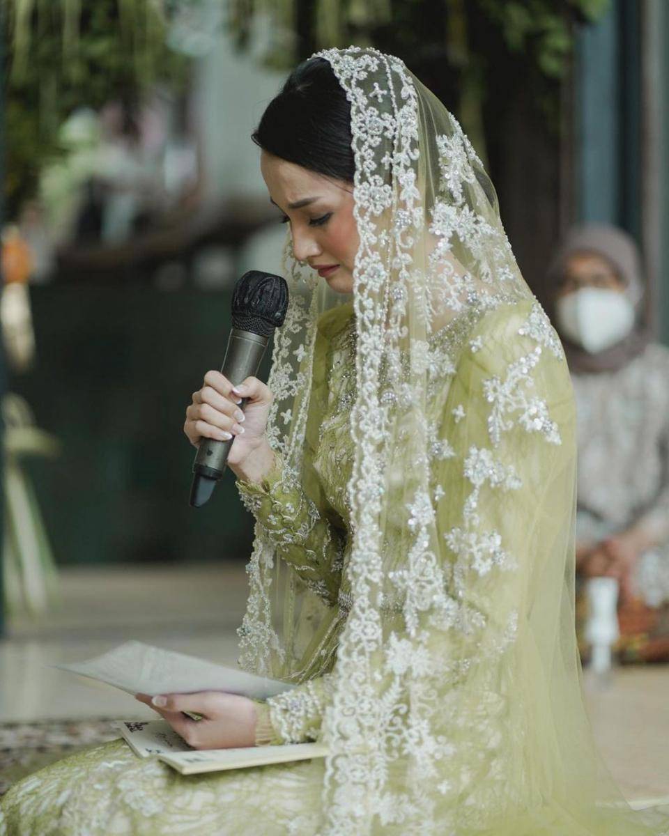 Sabrina Anggraini (@dsrdbride via instagram.com/sabrinaanggraini)