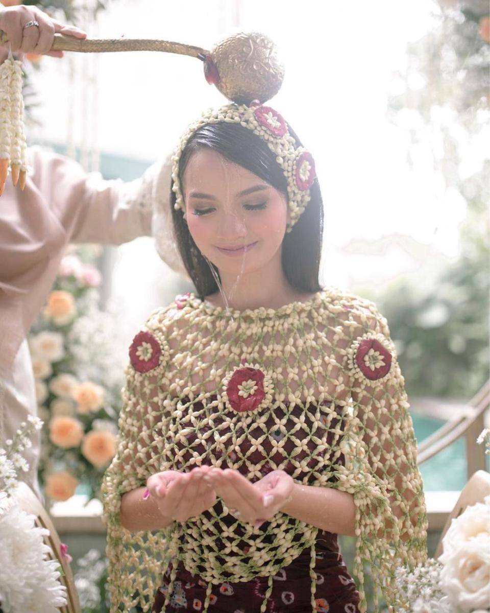 Sabrina Anggraini (@dsrdbride via instagram.com/sabrinaanggraini)