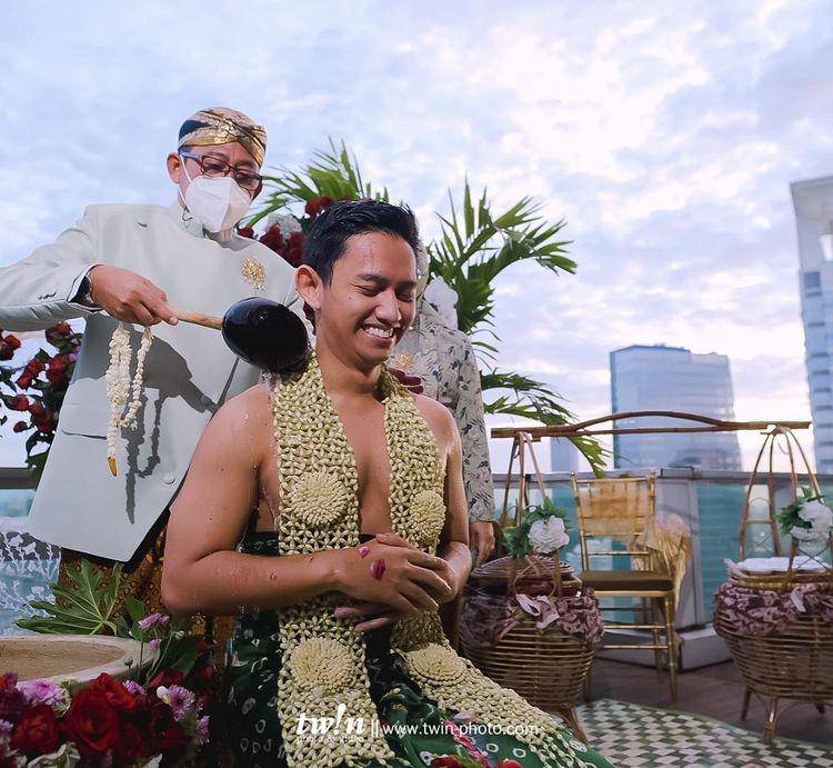 Siraman Belva Devara. (Twin Photo via Instagram.com/belvadevara)