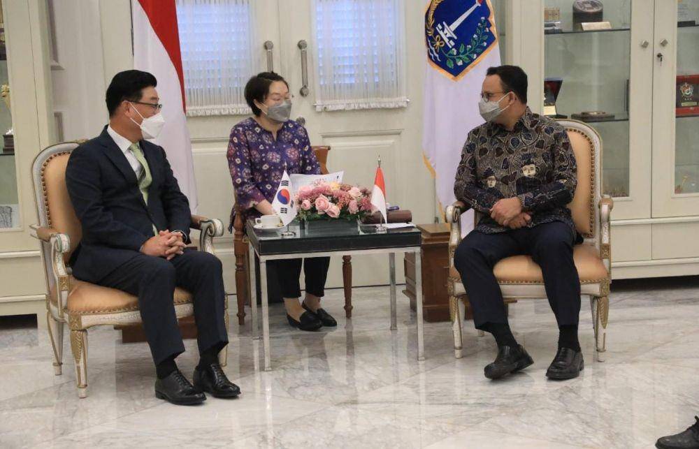 Gubernur DKI Jakarta Anies Baswedan bertemu dengan Duta Besar Korea Selatan, Park Tae-Sung di Balai Kota DKI Jakarta, Jumat (4/3/2022) (dok.Humas Pemprov DKI Jakarta)