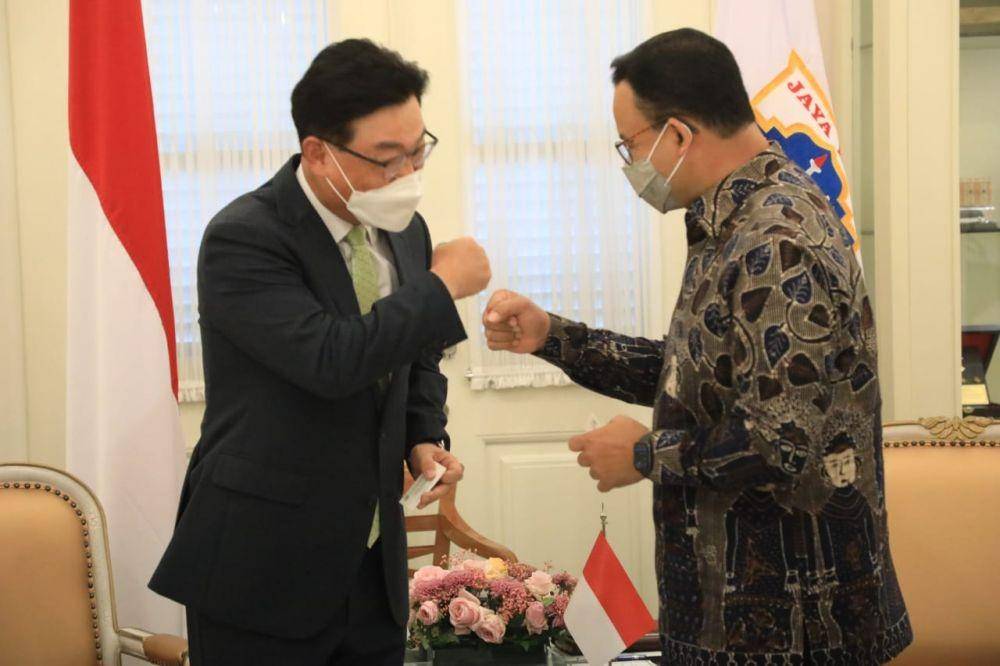 Gubernur DKI Jakarta Anies Baswedan bertemu dengan Duta Besar Korea Selatan, Park Tae-Sung di Balai Kota DKI Jakarta, Jumat (4/3/2022) (dok. Humas Pemprov DKI Jakarta)