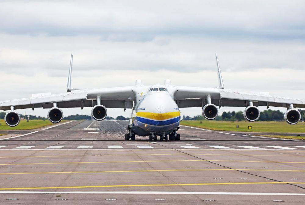 An-225 Mriya tampak depan (aviationsourcenews.com)