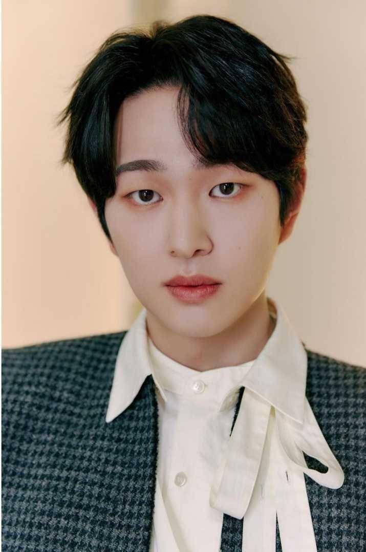 Onew SHINee (instagram.com/shinee)