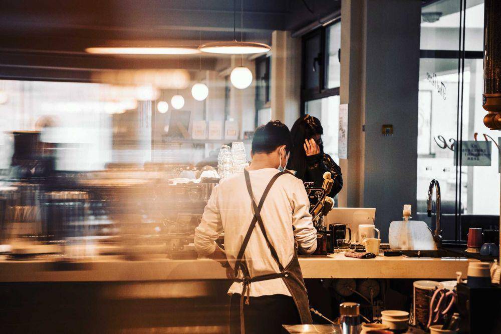 ilustrasi kafe (unsplash.com/@mikeshen)