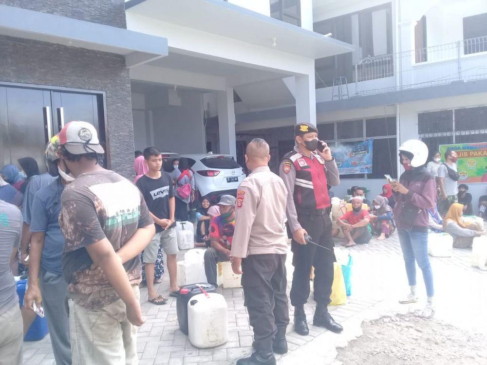 Murah! Warga Mataram Serbu Minyak Goreng Curah