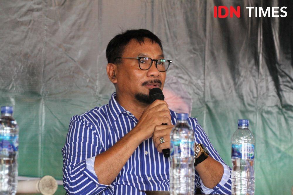 Benny Tomasoa berbicara pada Diskusi sepak bola membangun masa depan sepak bola Sumut, Sabtu (5/3/2022) (IDN Times/Doni Hermawan)